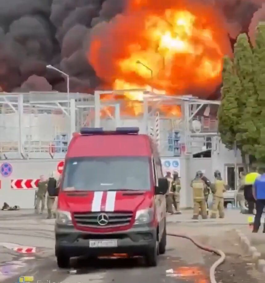 Ukraine claims strikes on Russian oil facilities as fire erupts at fuel depot | De Último Minuto English