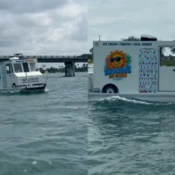 Just when you thought you’d seen it all: Florida’s floating ice cream boat goes viral | De Último Minuto English