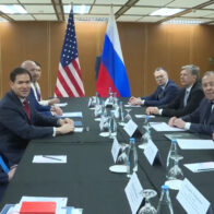 U.S. and Russian officials meet to discuss ending war in Ukraine | De Último Minuto English