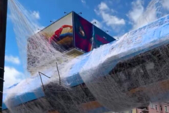 ''Spider-Man: Brand New Day' promoted in Bulgaria with giant CGI bus suspended by webs | De Último Minuto English