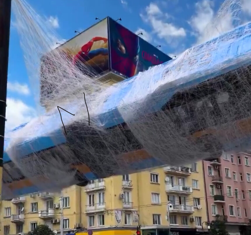 ''Spider-Man: Brand New Day' promoted in Bulgaria with giant CGI bus suspended by webs | De Último Minuto English