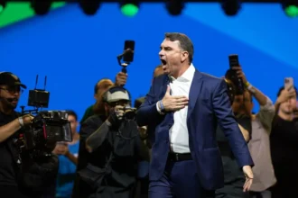 Flávio Bolsonaro confirmed as presidential candidate in Brazil | De Último Minuto English