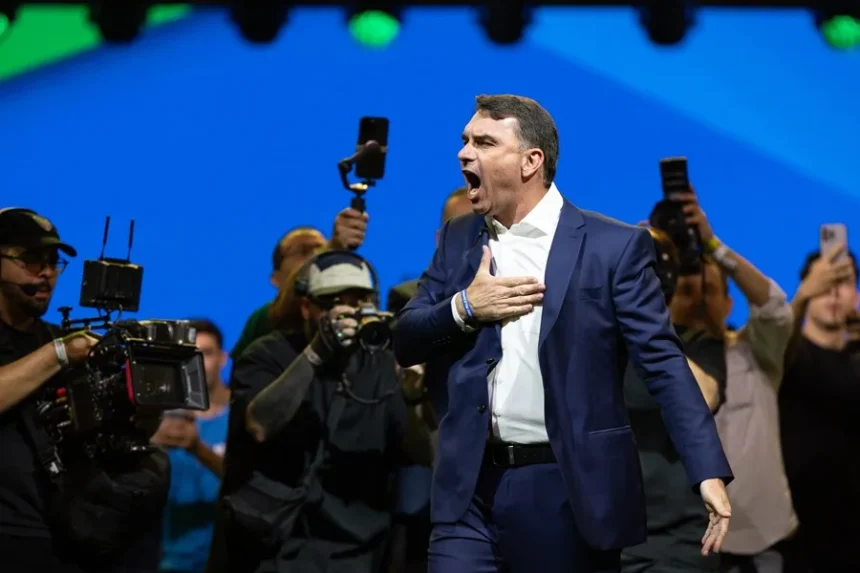 Flávio Bolsonaro confirmed as presidential candidate in Brazil | De Último Minuto English