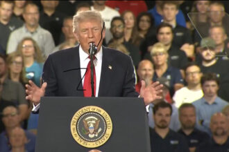 Trump touts U.S. energy reserves, says they give America an edge over China | De Último Minuto English