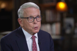 Ohio Governor breaks with Trump, says deporting Haitian migrants would be "a mistake" | De Último Minuto English