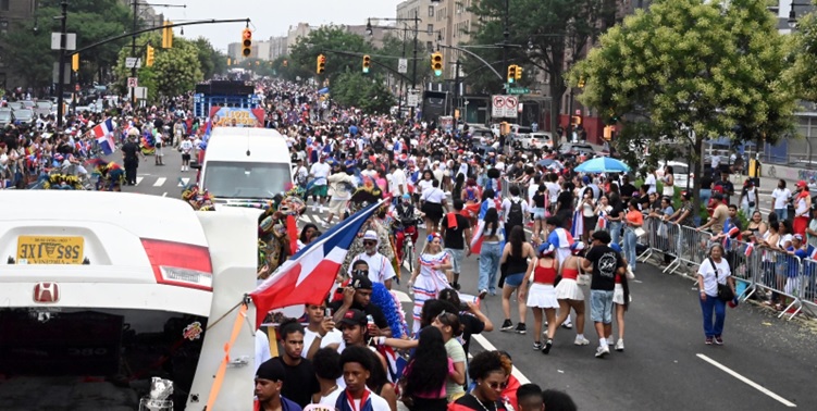 Dominicans become the largest Hispanic community in the Bronx | De Último Minuto English