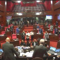 Lawmakers support creating a law to maintain alcohol sales regulation | De Último Minuto English