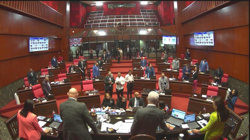 Lawmakers support creating a law to maintain alcohol sales regulation | De Último Minuto English