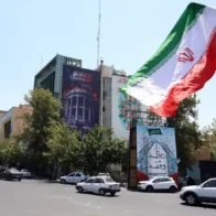 United States halts airstrikes on Iran while Trump awaits a diplomatic solution | De Último Minuto English