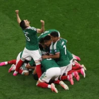 "Mexico beats Ecuador 2-0 and awaits England or the Democratic Republic of the Congo in the World Cup round of 16" | De Último Minuto English