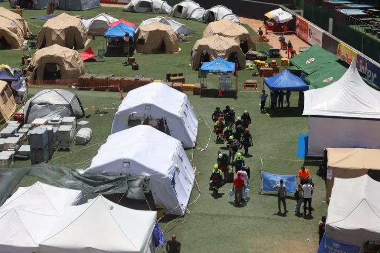 "3,000 international rescuers in Venezuela: 12 people saved alive in six days" | De Último Minuto English