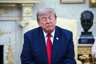 Trump revives his plan to deny permanent residency in the U.S. for use of public programs | De Último Minuto English