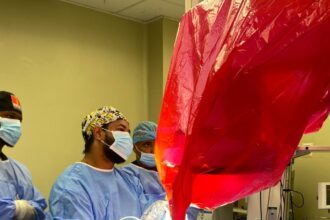 Mario Tolentino Dipp Hospital performs first minimally invasive endoscopic spine surgery | De Último Minuto English