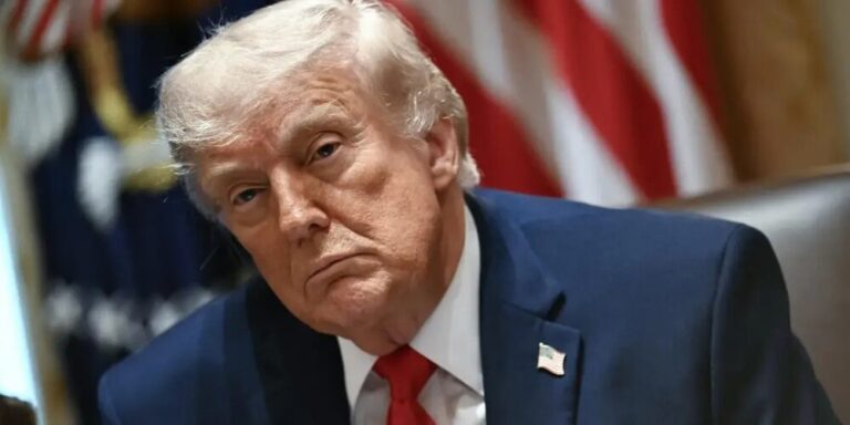 Trump pays 5.6 million to writer Carroll but owes her another 83 million for defaming her | De Último Minuto English