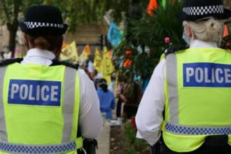 British police arrest a man after death threats against populist Nigel Farage | De Último Minuto English