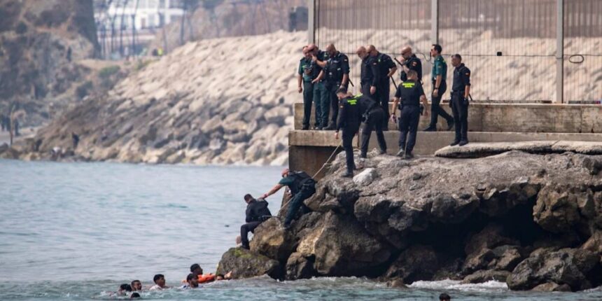 Spain reinforces security in Ceuta after massive influx of migrants from Morocco | De Último Minuto English