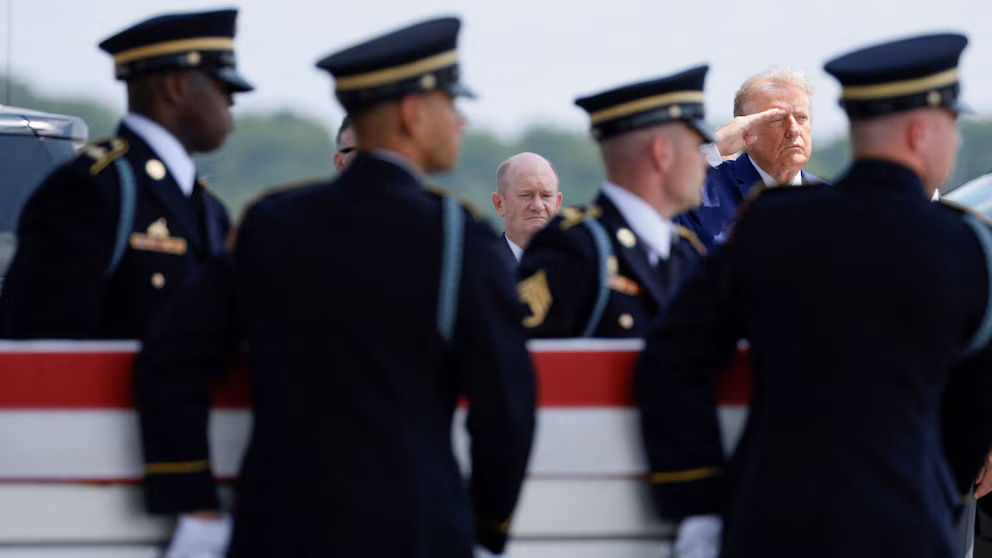 Donald Trump presided over the return of four soldiers fallen in the war against Iran | De Último Minuto English