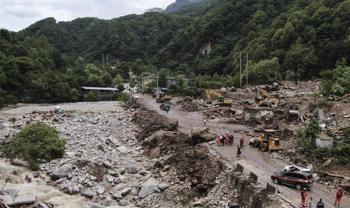 Landslide in northwest China leaves five dead and twelve missing | De Último Minuto English