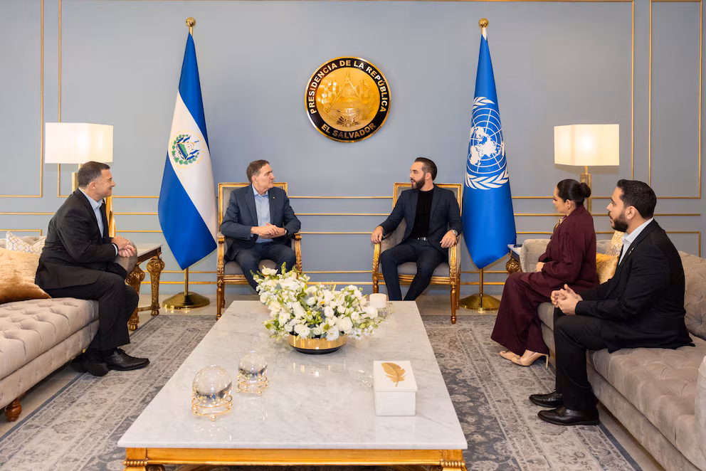 Bukele receives recognition following the elimination of trachoma as a public health problem in El Salvador | De Último Minuto English