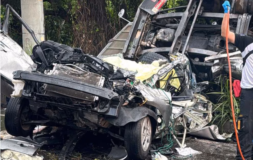 Collision between a dump truck and a pickup truck leaves four dead in Guatemala | De Último Minuto English