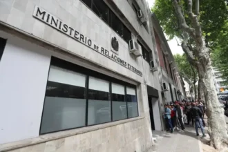 Uruguay in talks with the United States to receive deported individuals | De Último Minuto English