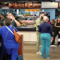 A McDonald's in La Guaira becomes an improvised hospital after the earthquakes | De Último Minuto English