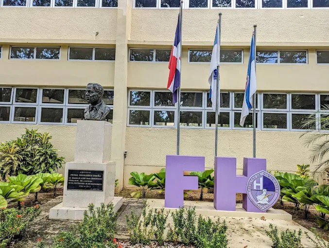 "Questions grow over inclusion of candidate in Humanities runoff despite interpretation of regulations" | De Último Minuto English