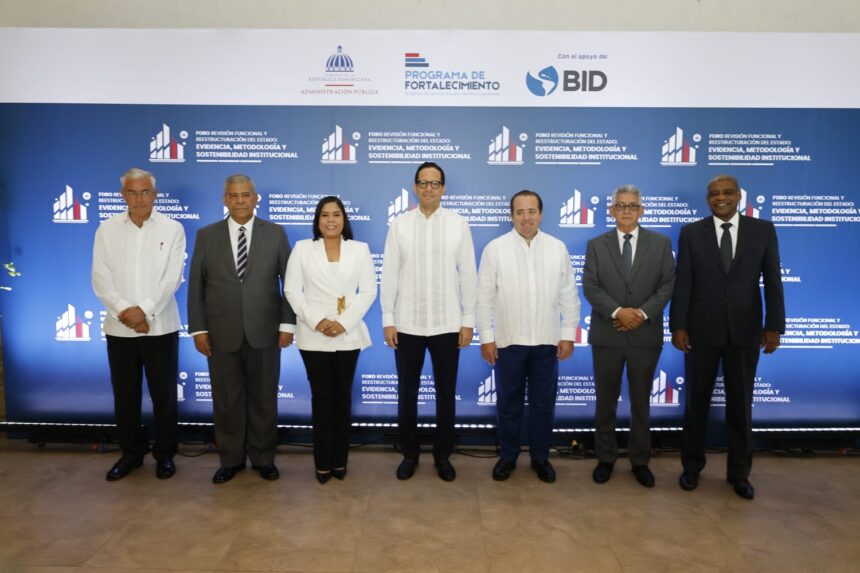 Government highlights progress in public administration restructuring during forum | De Último Minuto English