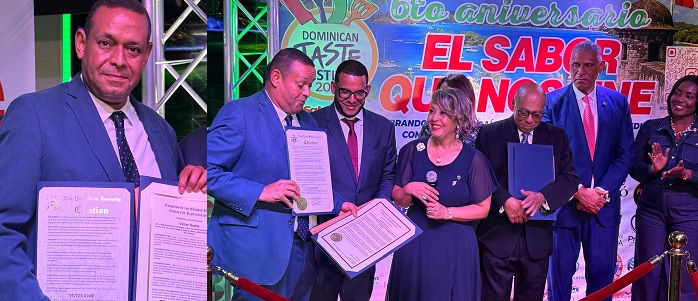 Víctor Dumé receives recognition in New York for his career and contributions to the Dominican community | De Último Minuto English