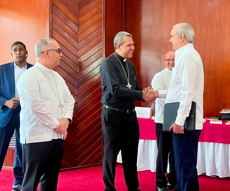 Abinader holds meeting with bishops during the Dominican Episcopate assembly | De Último Minuto English