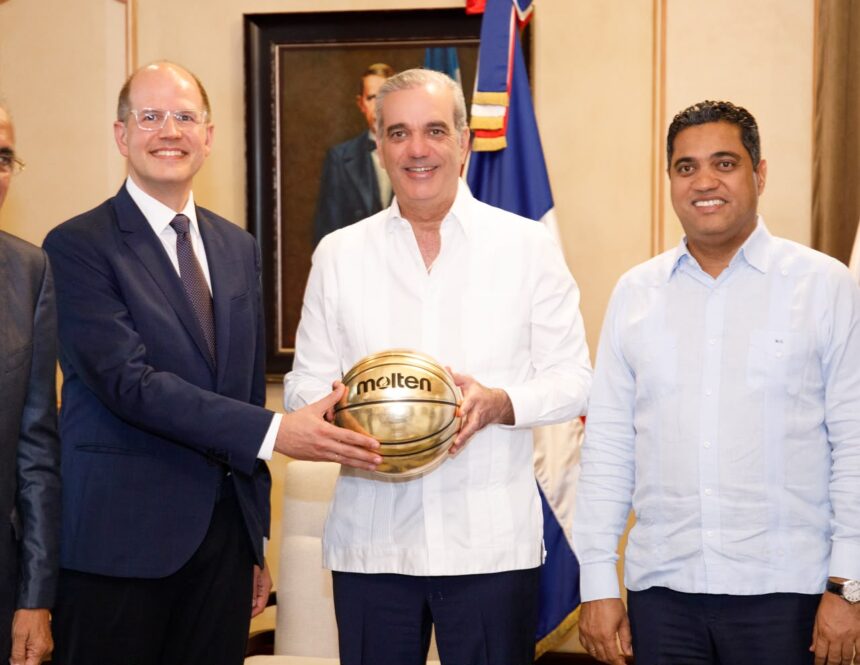 Abinader receives high-level executives from FIBA and the Santo Domingo 2026 Organizing Committee at the National Palace | De Último Minuto English