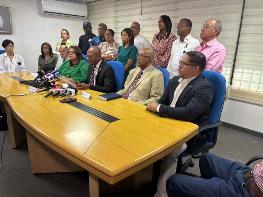CMD ratifies 24-hour national strike in support of doctors detained in La Vega | De Último Minuto English