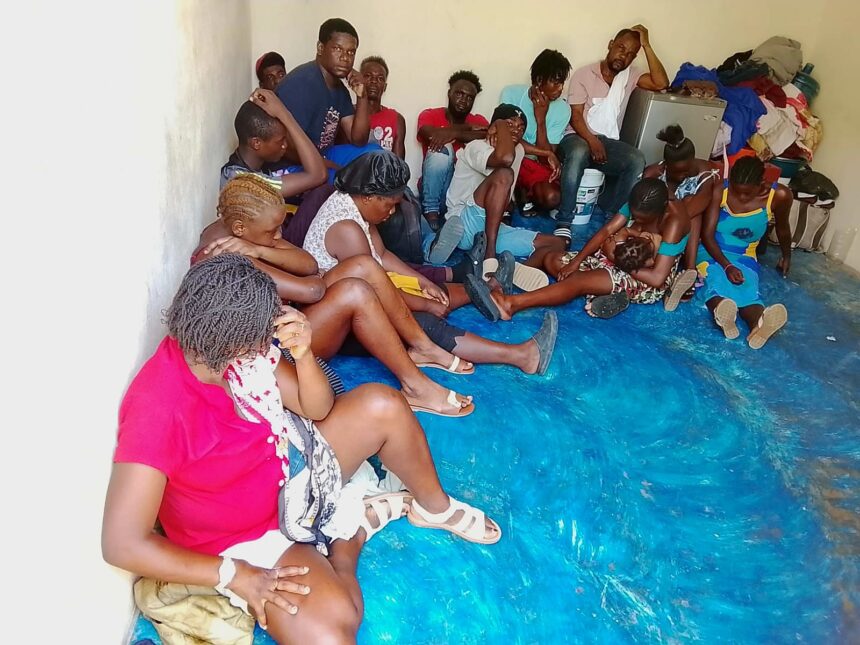 Army detains 25 undocumented Haitians in operations in Montecristi and Santiago | De Último Minuto English