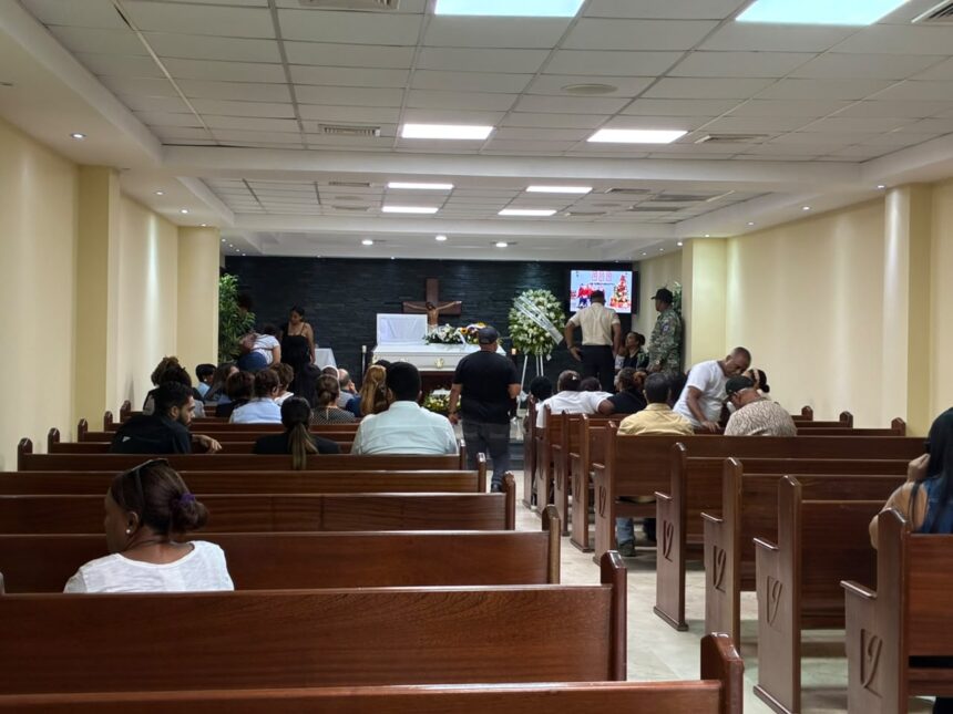 Relative of woman murdered in Villa Mella calls for tougher sentences for femicide during funeral | De Último Minuto English