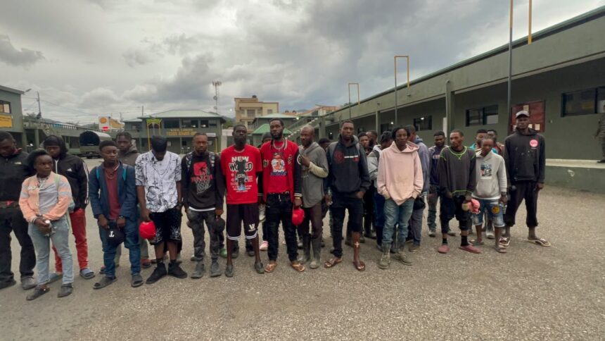 Army detains 30 Haitians in irregular migratory status during operations in Constanza | De Último Minuto English