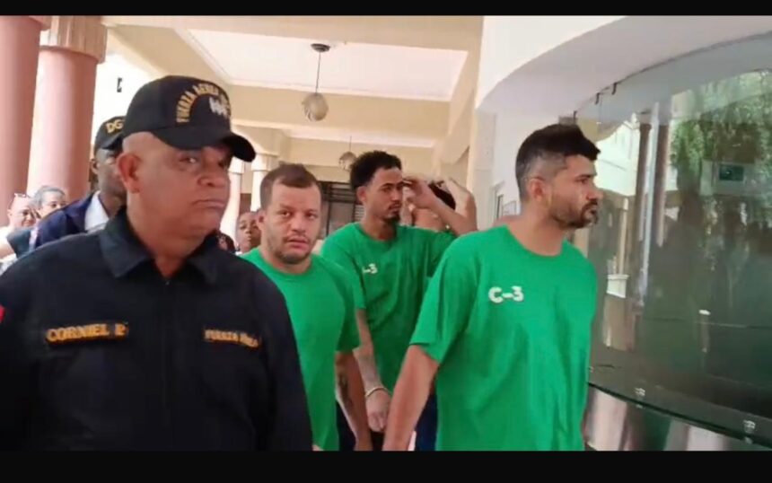 Pretrial detention ordered for Colombian and periodic reporting for two others for robbery of RD$1 million in Santiago | De Último Minuto English