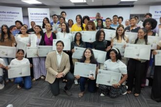 GBC Foundation recognizes 56 meritorious students with the delivery of computers | De Último Minuto English
