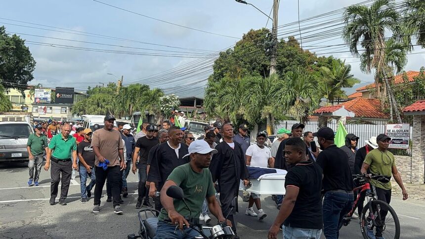 Popular march travels through the streets of Bonao demanding solutions to social and economic problems | De Último Minuto English