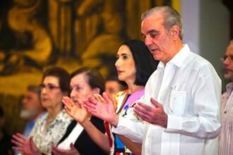Abinader attends thanksgiving mass on his birthday, together with family and friends | De Último Minuto English