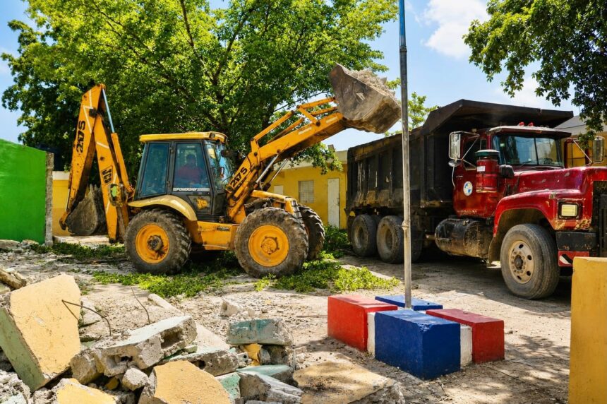 School Infrastructure begins reconstruction of the Gregorio Luperón School in San Luis | De Último Minuto English