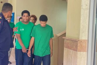 Coercion hearing postponed for brothers accused of fatally stabbing a delivery worker in Santiago | De Último Minuto English