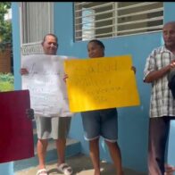 Community members protest against alleged abandonment of the First Level Center in West Santiago | De Último Minuto English