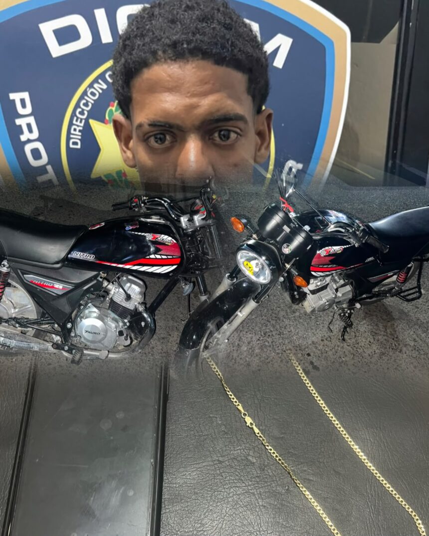 Man is arrested in Baní after allegedly snatching a gold chain from a woman | De Último Minuto English