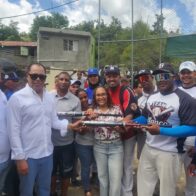 Niris Corcino delivers sports uniforms to youth in Guayabal | De Último Minuto English