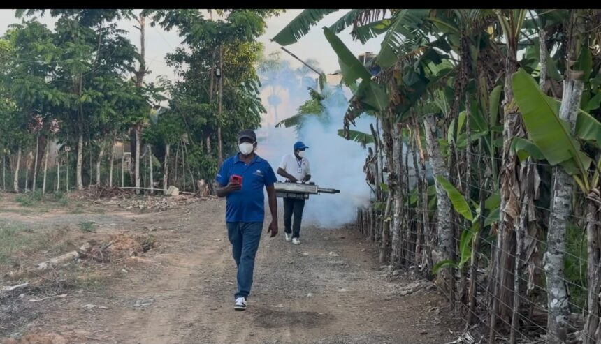 DPS Sánchez Ramírez carries out fumigation in Guardianon of the Zambrana Municipal District | De Último Minuto English
