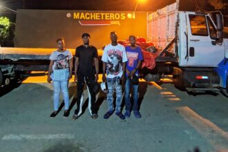 Army detains truck driver hiding undocumented Haitians in Valverde | De Último Minuto English