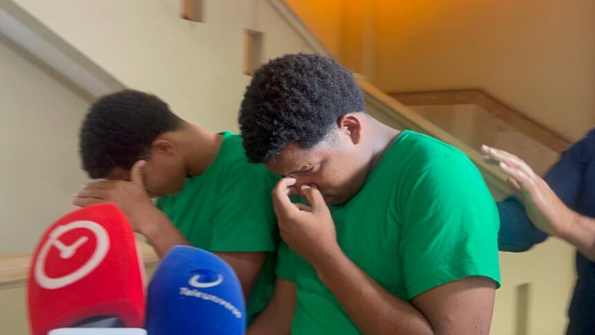 Three months of pretrial detention ordered for two brothers accused of the murder of a delivery worker in Santiago | De Último Minuto English