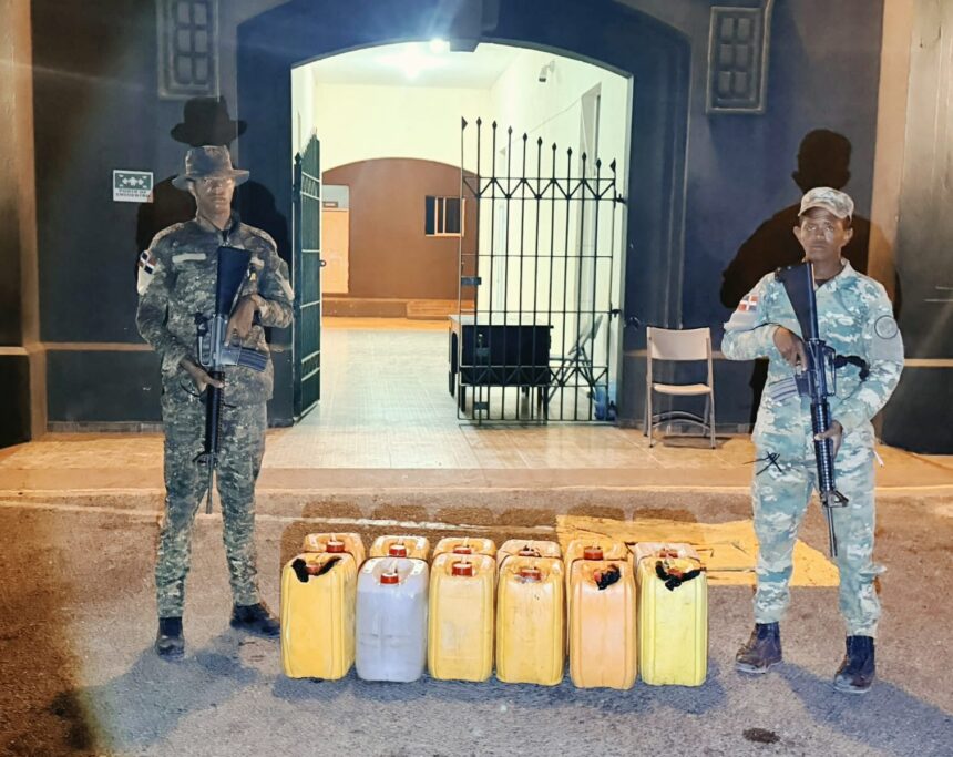 Army seizes 240 liters of clerén during operation at Montecristi beach | De Último Minuto English