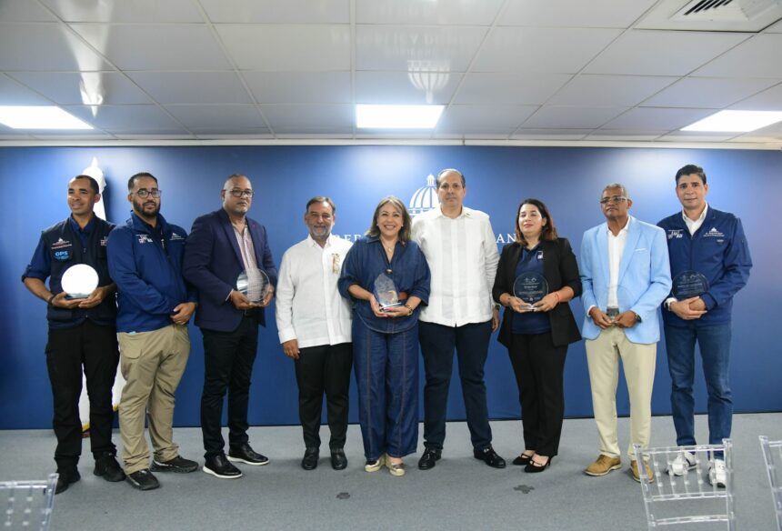 The DR medical brigade that treated more than 2,500 people in Venezuela receives recognition | De Último Minuto English
