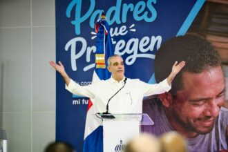 Abinader calls on Dominican parents to protect their families and recognizes their dedication on Father's Day | De Último Minuto English